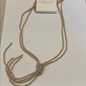 ✨ NWT beaded necklace.